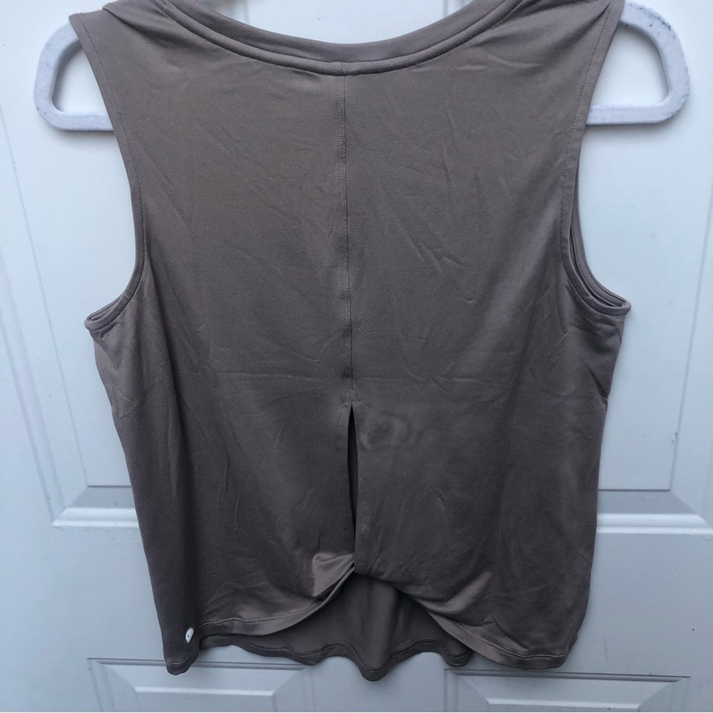 Yogalicious light workout top size small 🤎 - Picture 5 of 9